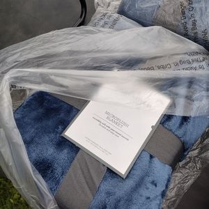 Fleece throw blanket